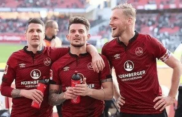 电竞赛场再起风云：剑门青龙队爆冷塞外火狐队，新援首秀制胜韧性与执行并存的简单介绍爱游戏官网