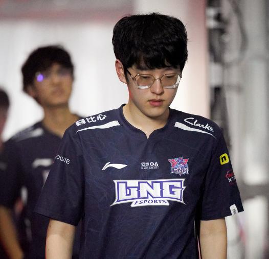 包含Scout爆冷击败拜仁，回归赛场引爆全场！的词条爱游戏官网